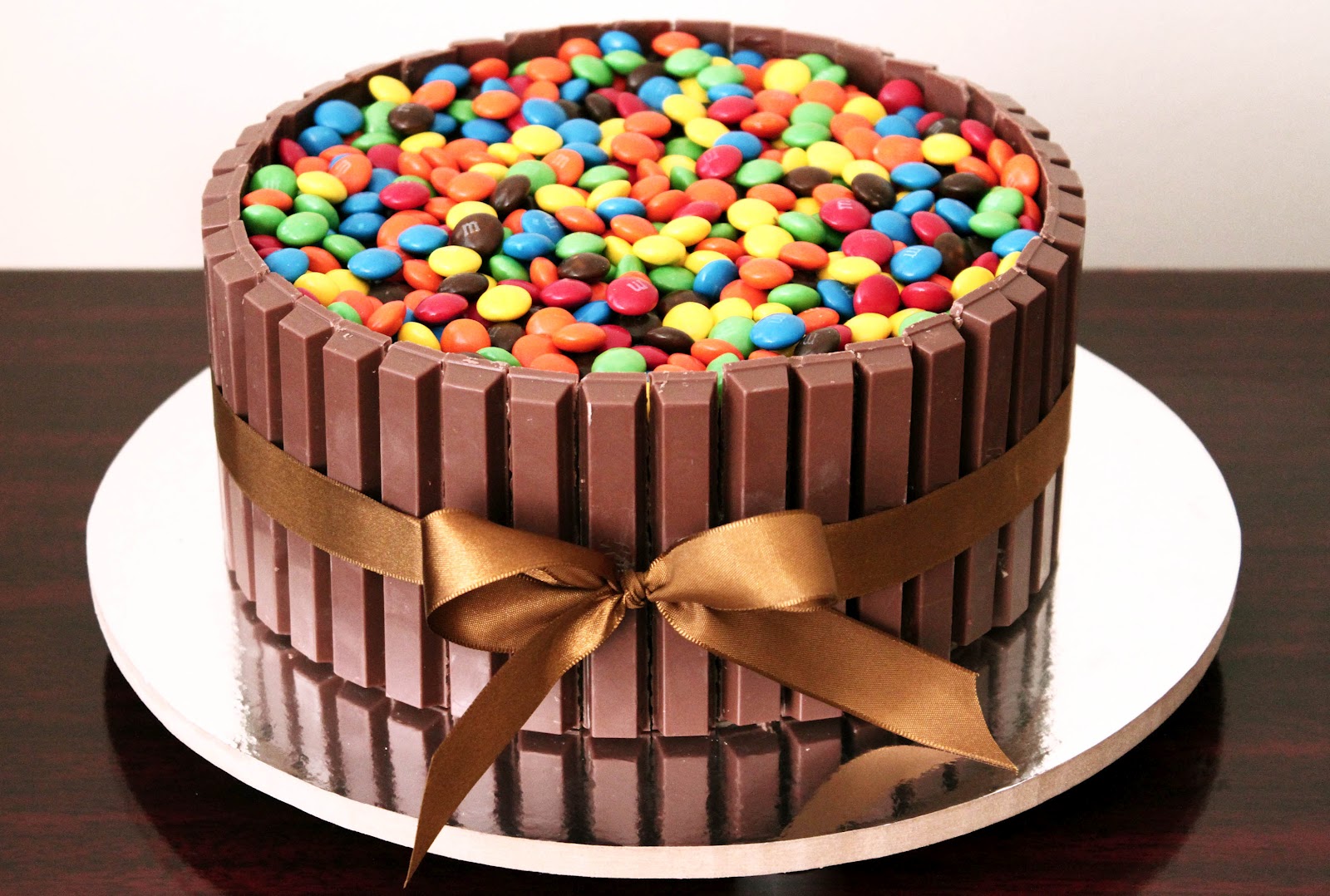 Bolo de Kit kat e M&Ms