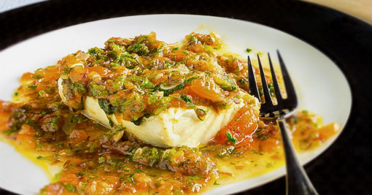 Filé de peixe ao molho de camarão Filé de peixe ao molho de camarão