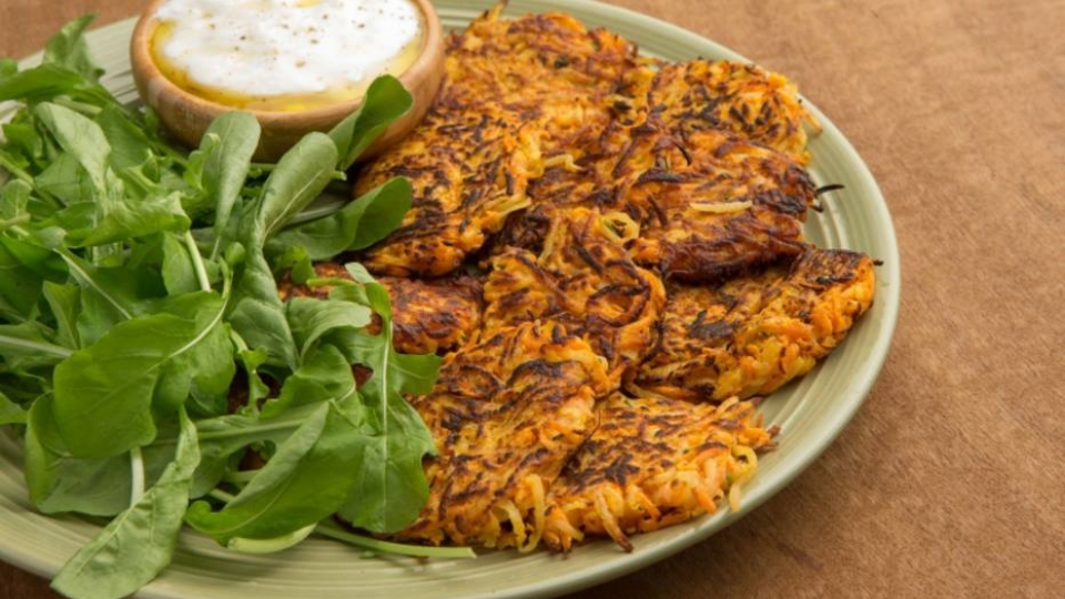 Latkes de batata e cenoura