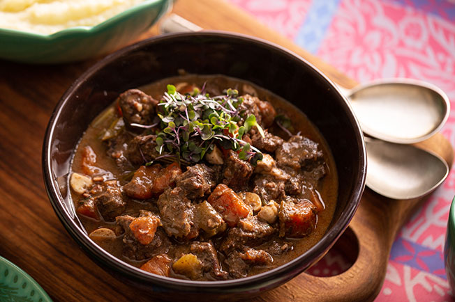 Boeuf Bourguignon (carne ao vinho)